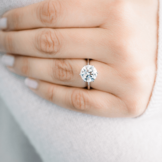 ចិញ្ចៀនភ្ជាប់ពាក្យ 14K Gold Lab Grown Diamond Solitaire