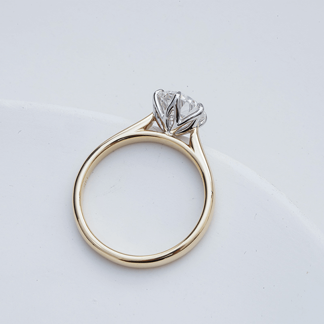 ចិញ្ចៀនភ្ជាប់ពាក្យ 14K Gold Lab Grown Diamond Solitaire