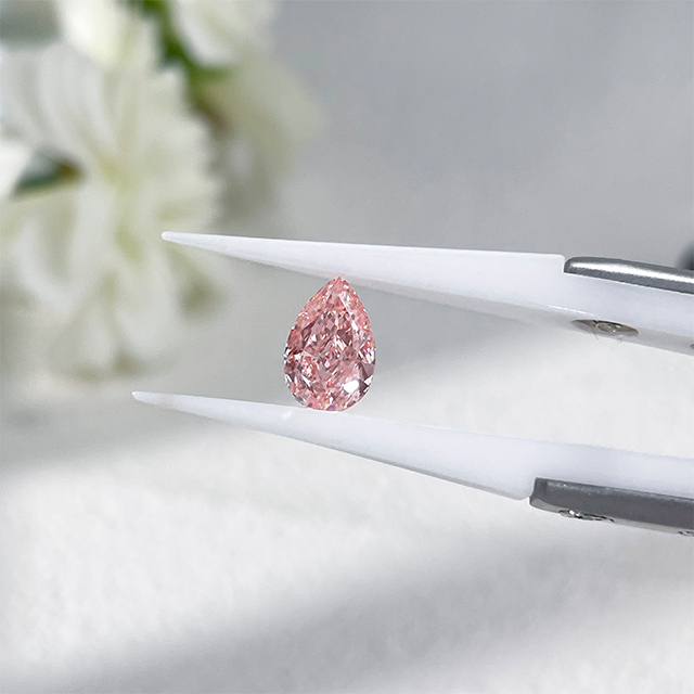 Pear Cut Vivid Pink Lab Grown Diamond ជាមួយនឹងវិញ្ញាបនបត្រ IGI