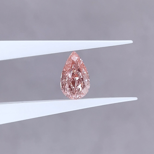 Vivid Pink Pear Cut VVS Lab Grown Diamond ជាមួយ IGI